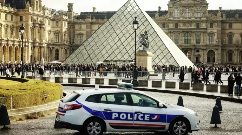 Ограбление Лувра: во Франции задержали еще пятерых подозреваемых