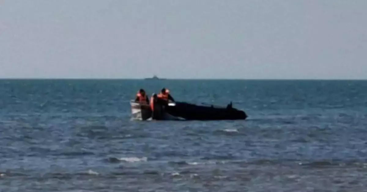  Маңғыстаулық ер адам теңізде қайығы аударылып, батып кете жаздаған (ВИДЕО) 