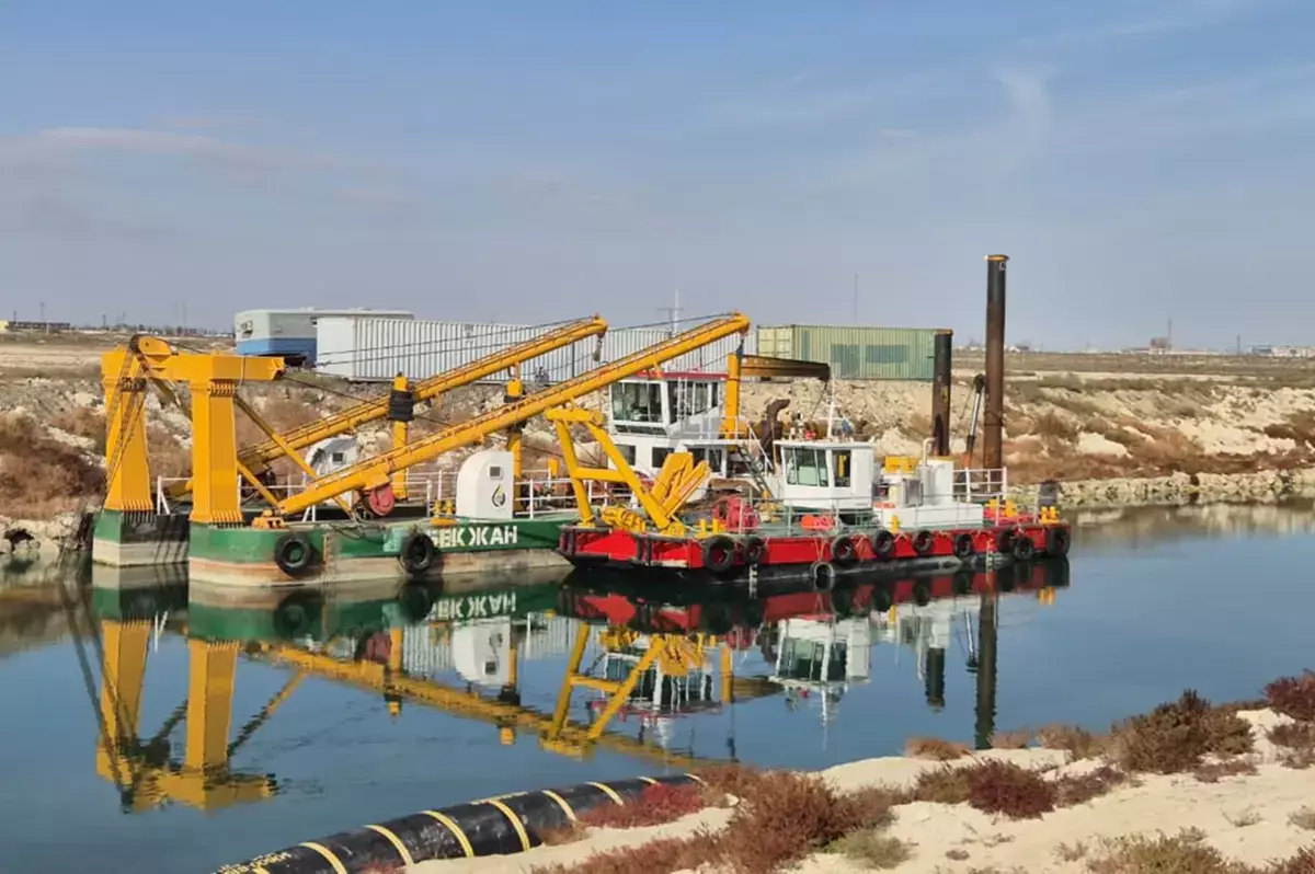 Ситуация критическая: из-за обмеления Каспия в Мангистау углубляют водозаборный канал - новости на Lada.kz 30.10.2025