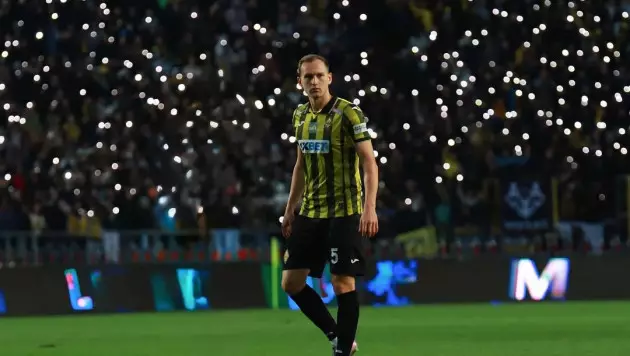 "Кайрат" расстанется с казахстанским защитником? Он проиграл место легионеру и хотел уйти летом