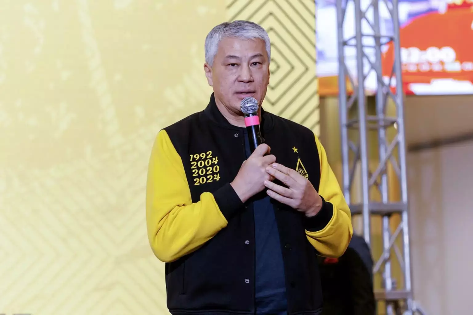 "Ойдан шығарылған өсек!" Боранбаев Заруцкийге қатысты мәлімдеме жасады