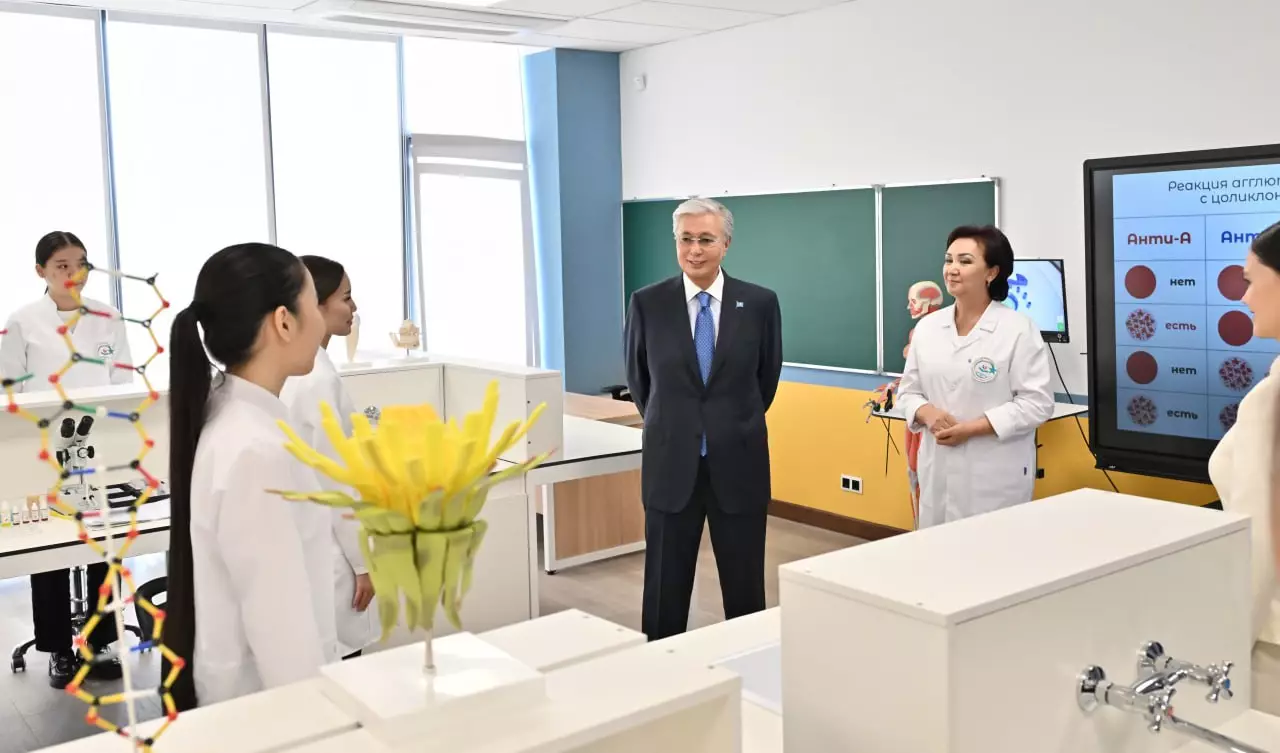 Токаев посетил творческо-инновационную академию в Кызылорде