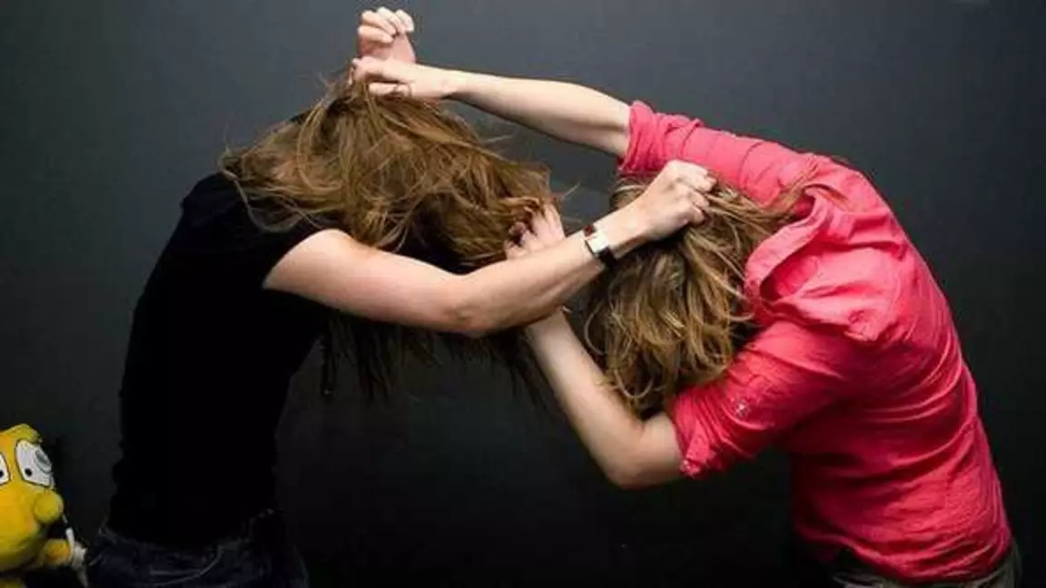 Ескі махаббат үшін төбелес: 23 жастағы қыз жазаланды