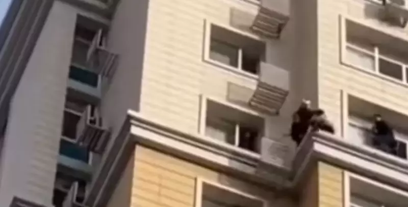 Жительница Астаны пыталась спрыгнуть с 15-го этажа