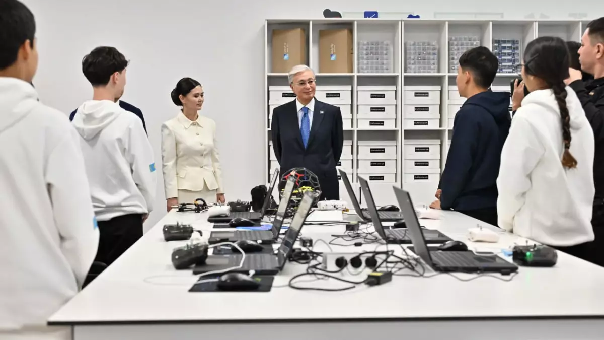 Тоқаев шығармашылық-инновациялық академияның қызметімен танысты