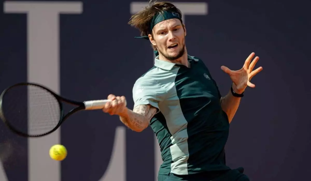 Бублик сыграет за четвертьфинал в Париже: эксперты назвали фаворита матча