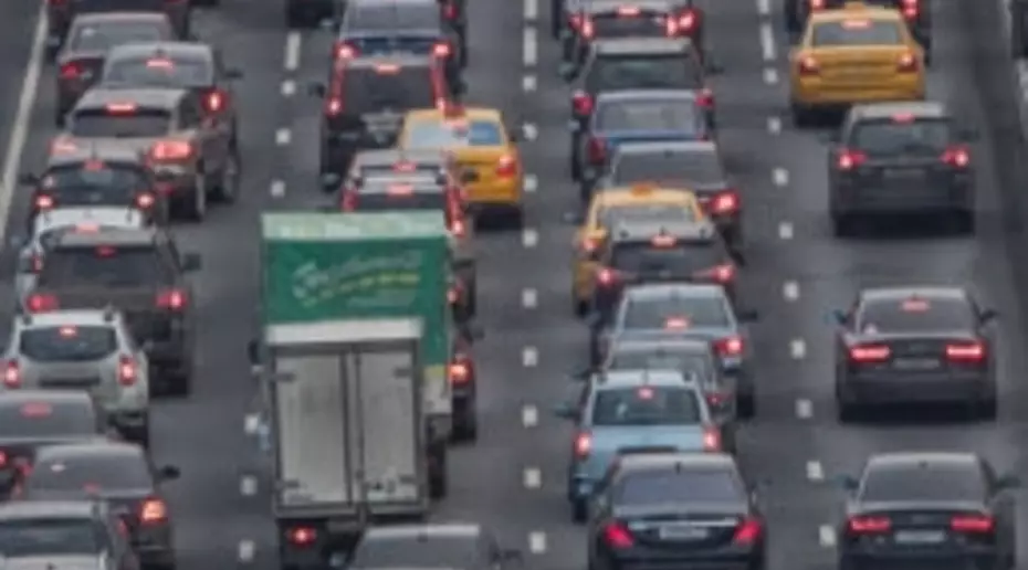 Россиян попросили доплатить утильсбор за ввезенные из Казахстана авто.