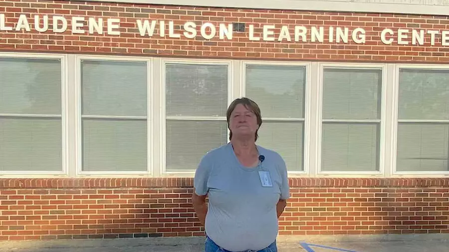 Мектепке еден жуушының аты берілді