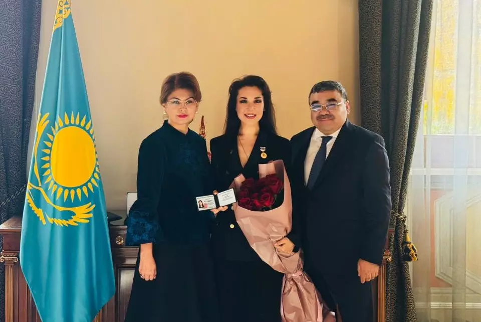 Казахстанская певица Мария Мудряк удостоена государственной награды