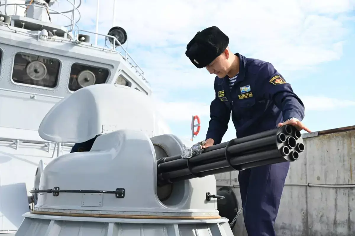 Корабли ВМС Казахстана подготовили к зимнему периоду эксплуатации - новости на Lada.kz 30.10.2025