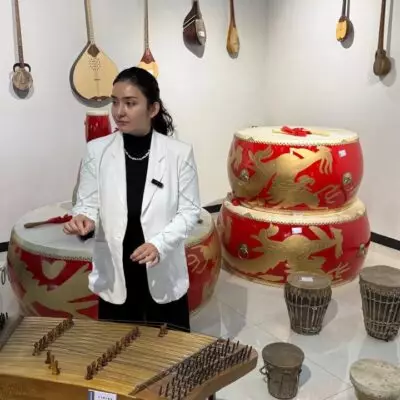 12 уйгурских мукамов. В Синьцзяне сохраняют тюркскую музыкальную традицию