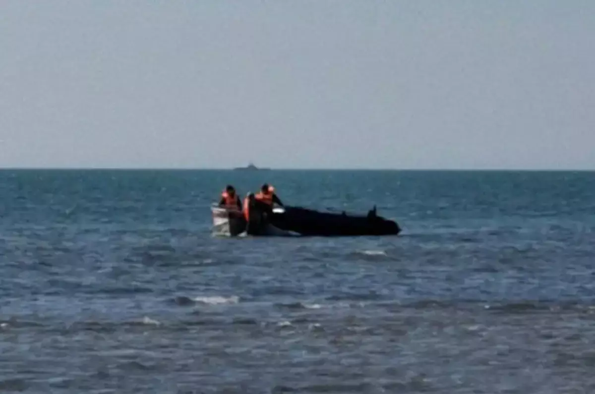 В Мангистау спасли мужчину, перевернувшегося на лодке в море - новости на Lada.kz 30.10.2025