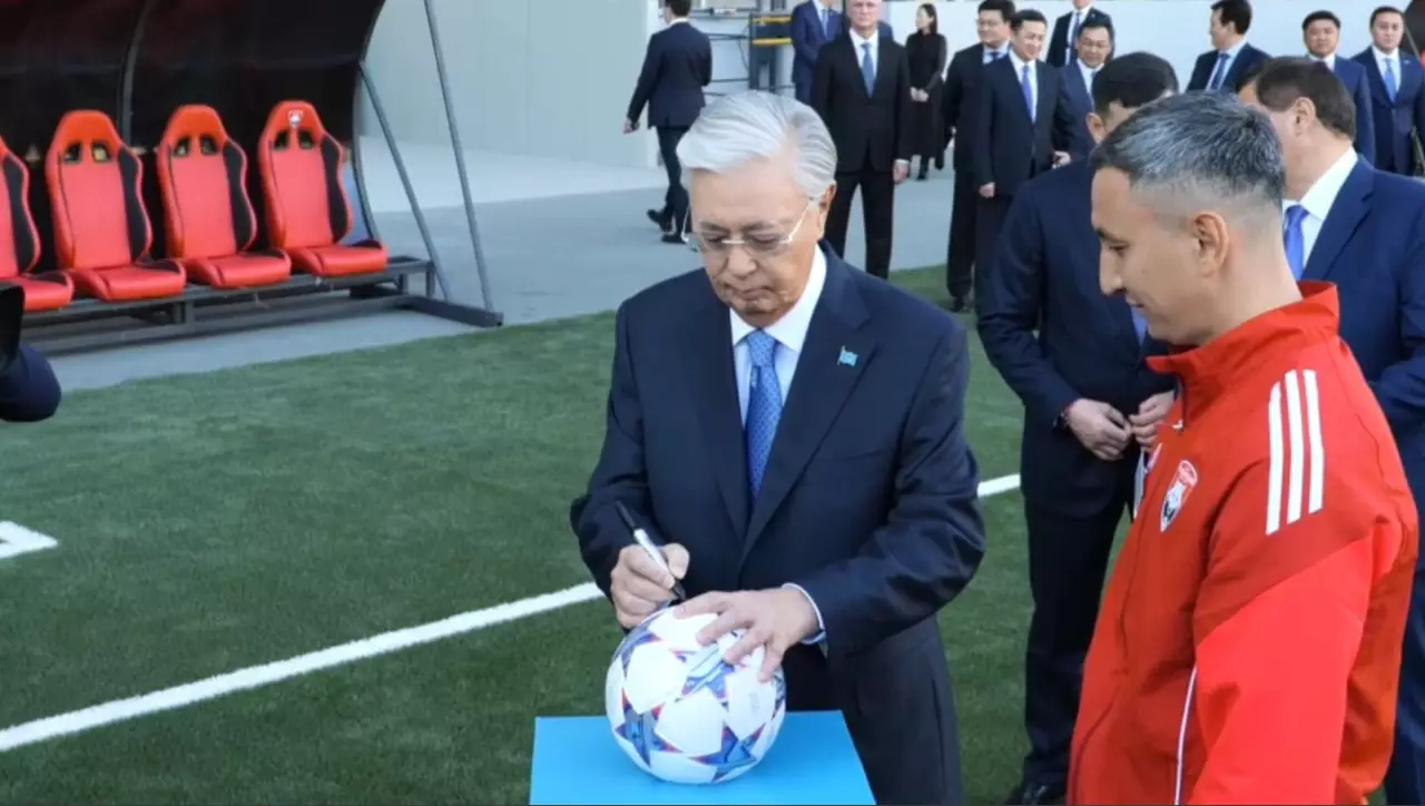 Президент Қызылорданың орталық стадионын аралап көрді