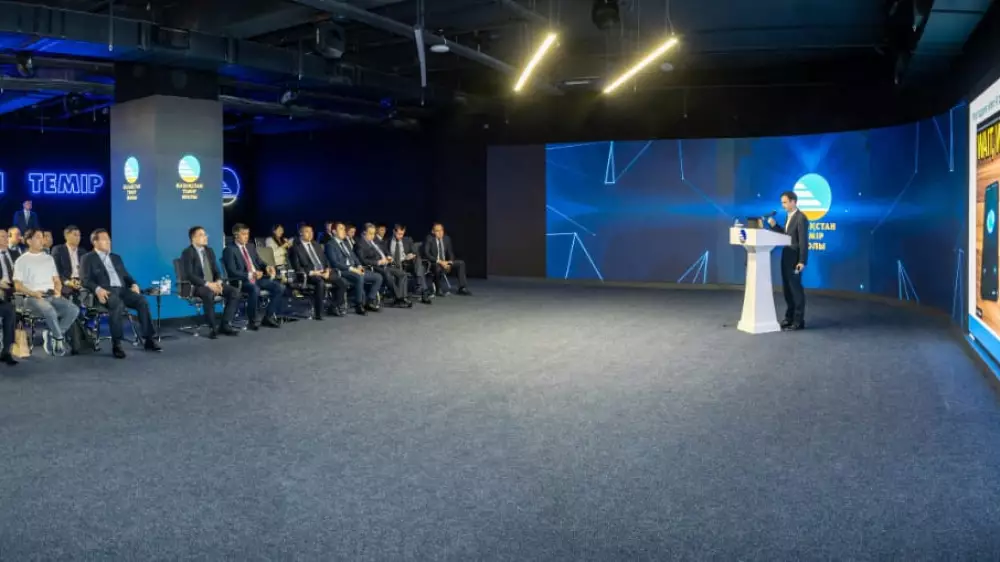 Лектор из Стэнфорда провел семинар по искусственному интеллекту в КТЖ