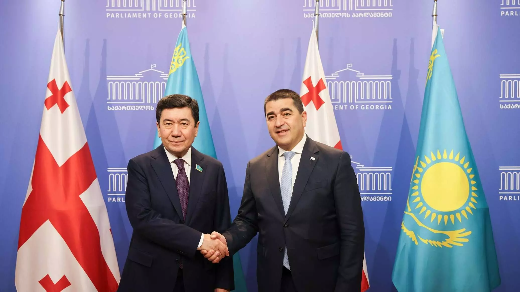 Спикеры парламентов Грузии и Казахстана обсудили расширение сотрудничества.