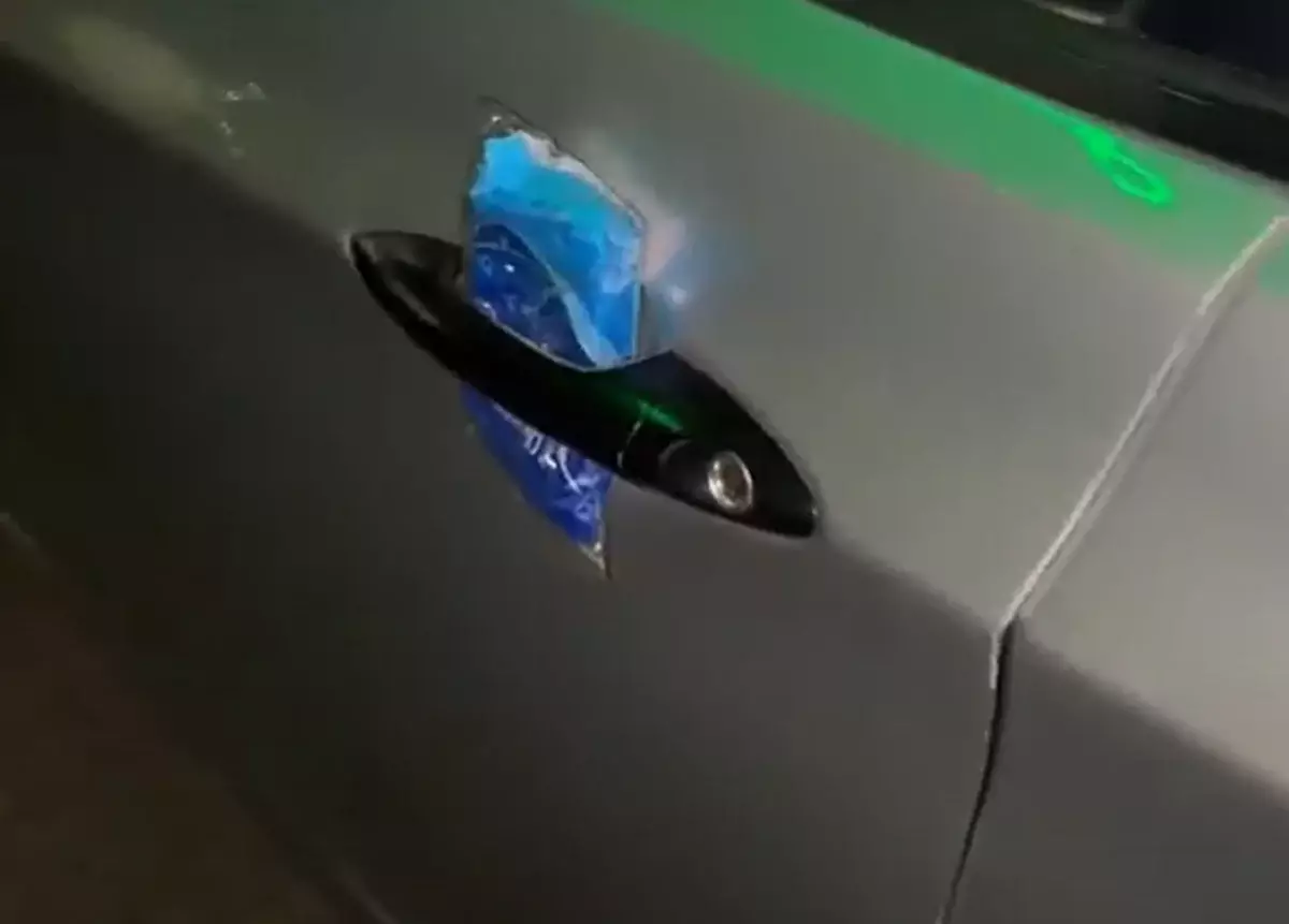 В Шымкенте иностранки распространяли салфетки с просьбами о деньгах