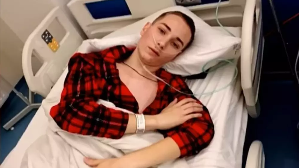 “Не придуривайся!“ Врачи полгода не могли диагностировать рак юноше в Актобе