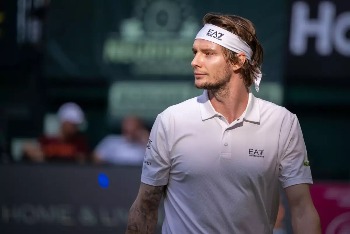 Бублик вышел в четвертьфинал "Мастерса" в Париже, обыграв четвёртую ракетку мира