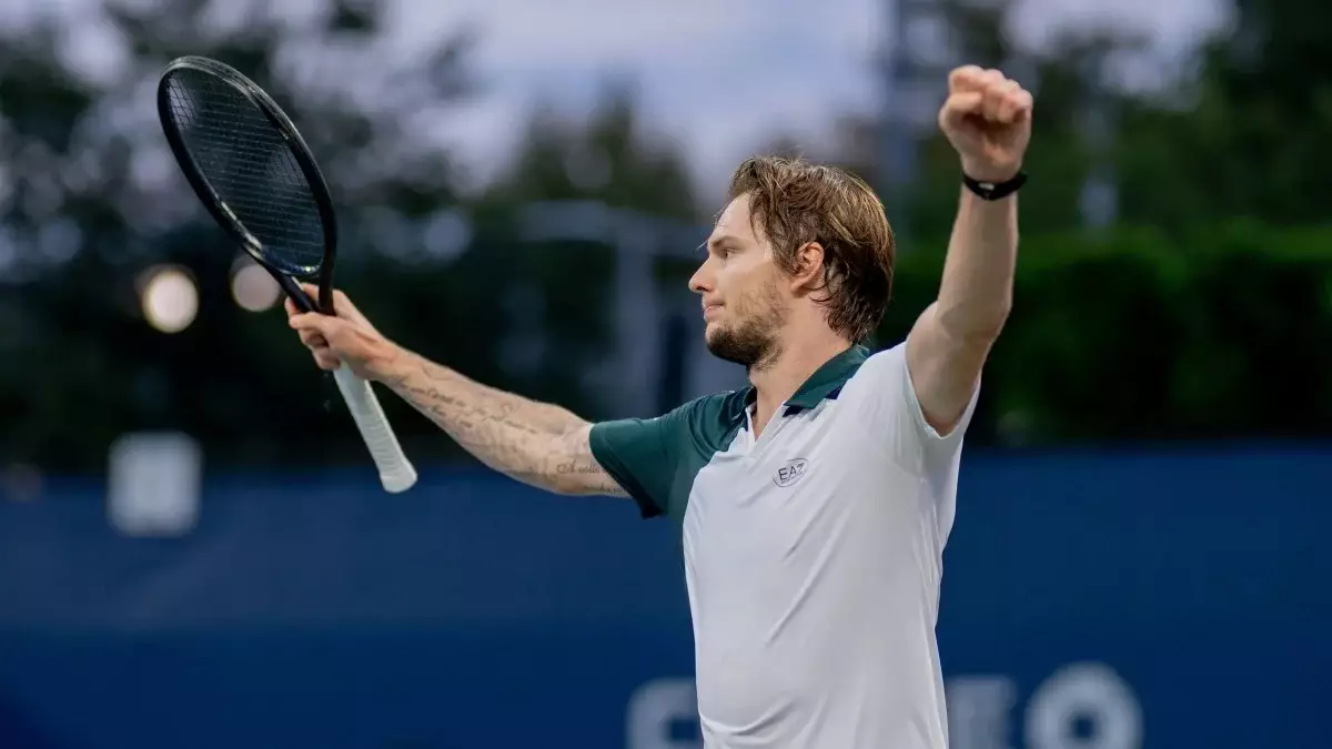 Казахстанский теннисист сотворил сенсацию в Париже