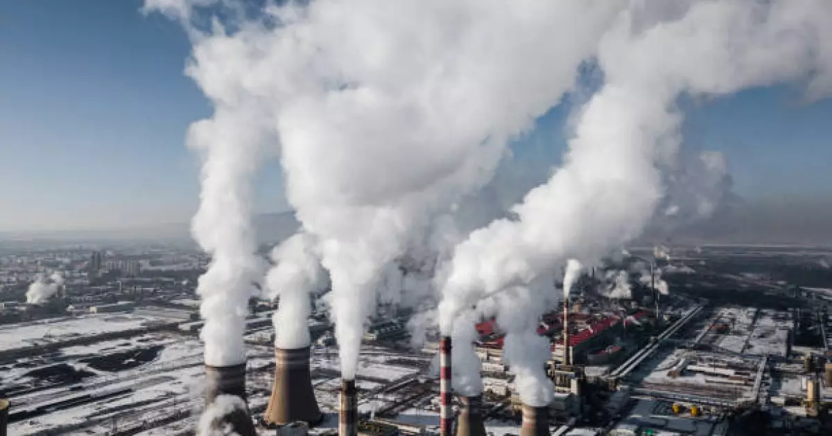   "Көк түтін басты": Өскеменде әкімдік оқушыларды қашықтан оқуға көшіруі мүмкін   