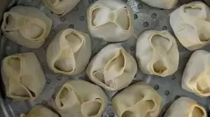 Күйеуін де пышақтап тастаған: енесін өлтіріп, етінен манты жасаған әйел сотталды