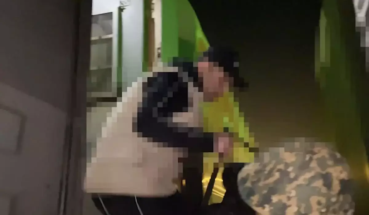 Незаконная легализация сотни грузовиков: участника ОПГ экстрадировали из России (ВИДЕО)