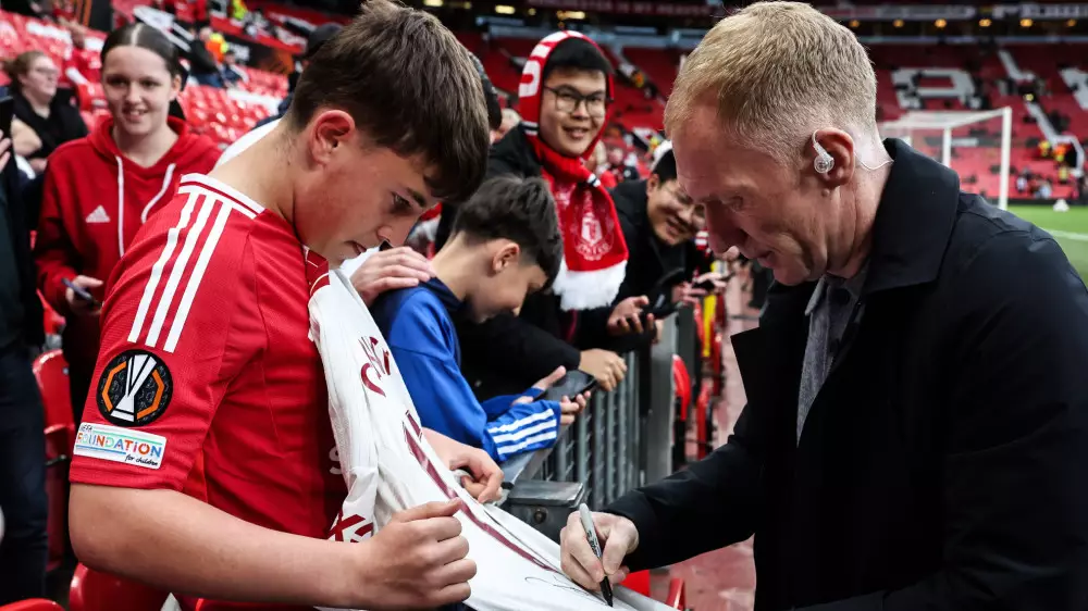 Легенда “Манчестер Юнайтед“ завершила карьеру на ТВ из-за сына с аутизмом