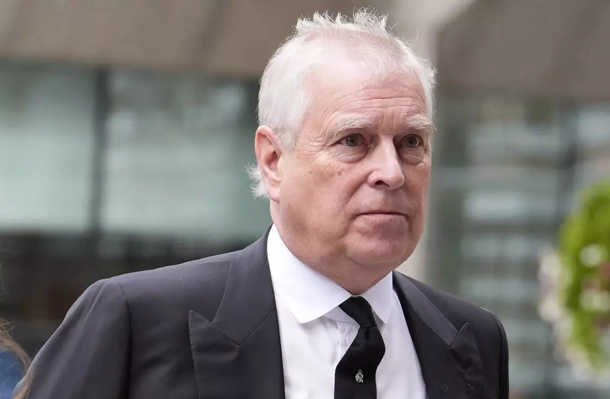 Скандал в королевской семье: Карл III лишил брата всех титулов