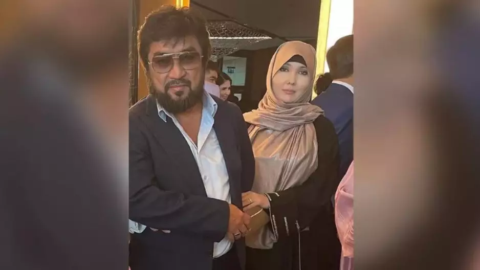 "Үшеуі мені қызғанады": Бекболат Тілеухан алғаш рет тоқалдары туралы айтты 