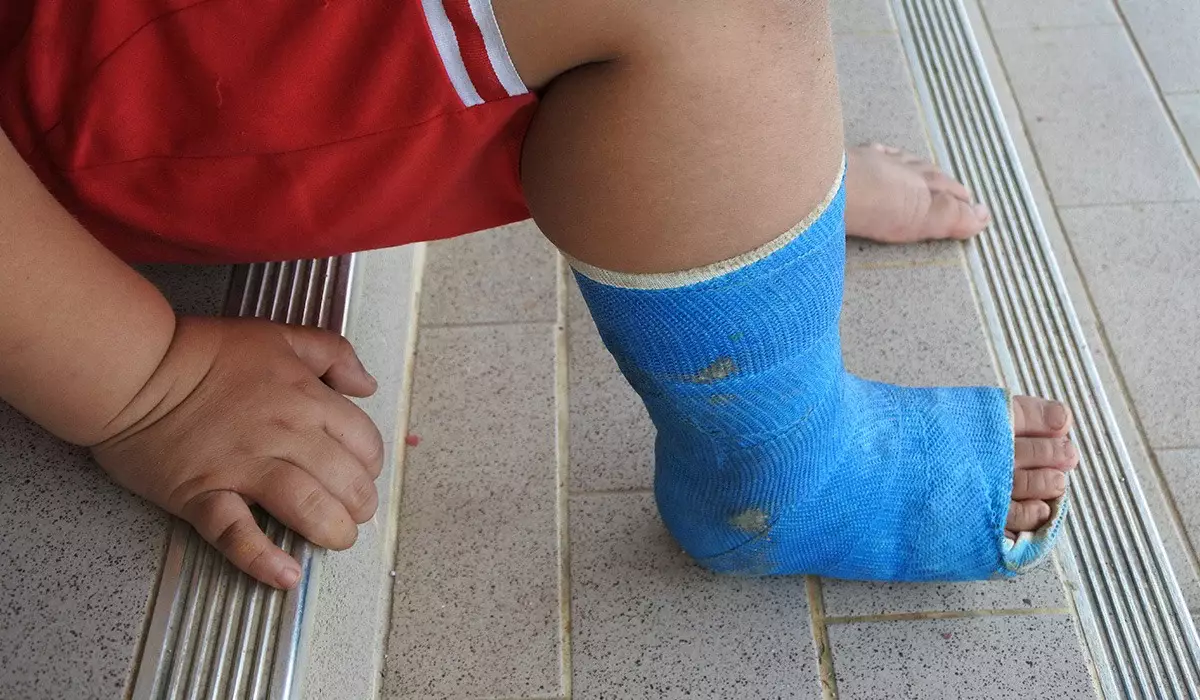 Анасы мен қызы мүшесі соратын видео Жалаңаш поза