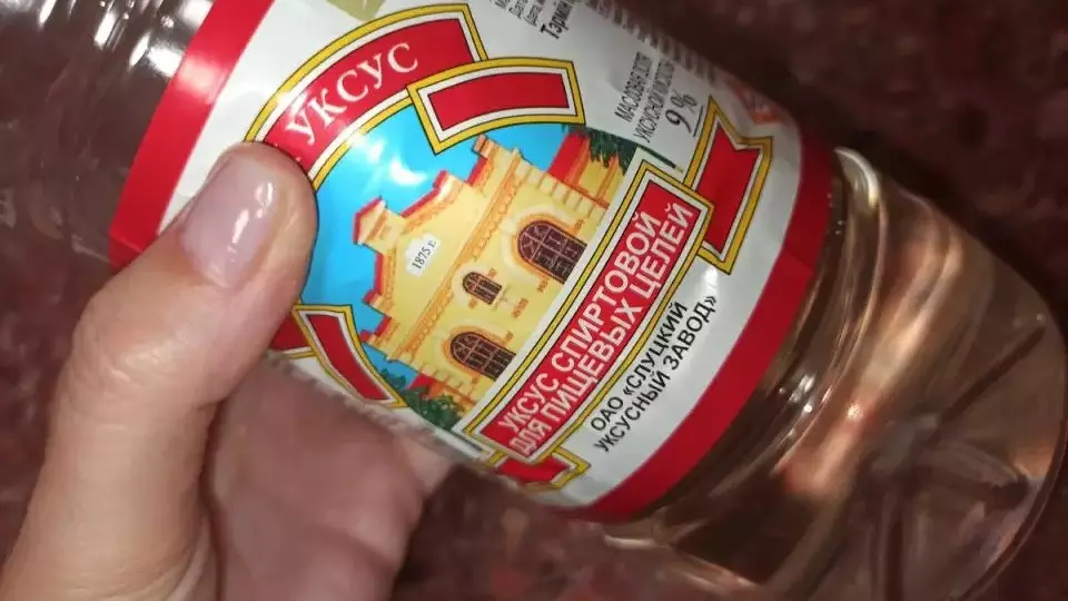 Бетіне "уксус" шашқан: Атырау облысында әйел зейнеткерді аяусыз тонап кетті