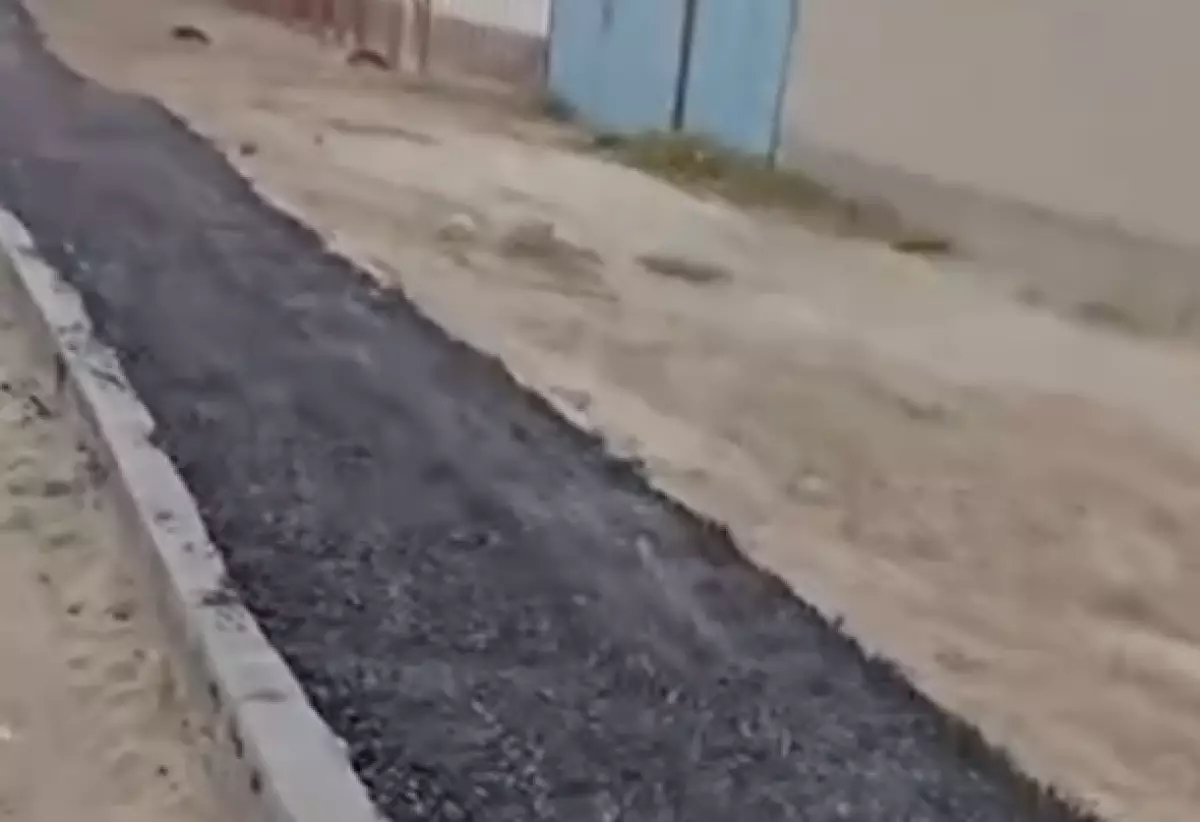 Қазалыда тротуар дауға айналды: тұрғындар «әкімдік көзбояушылықпен айналысты» дейді