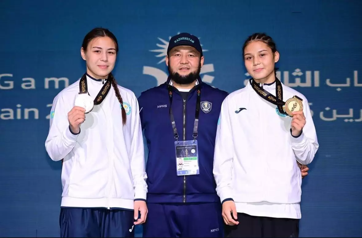 Әпкелі-сіңлі Оспанова боксшылары Азия ойындарында бір күнде екі алтын жеңіп алды