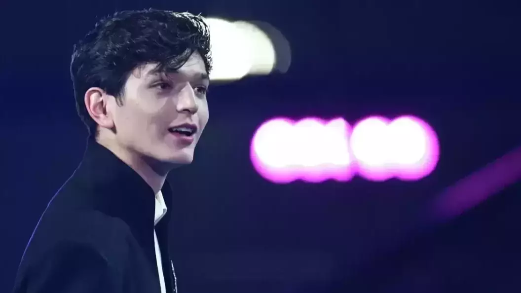 "Арттан сөйлейді" - ресейлік әнші қазақстандықтардың сынына жауап берді 