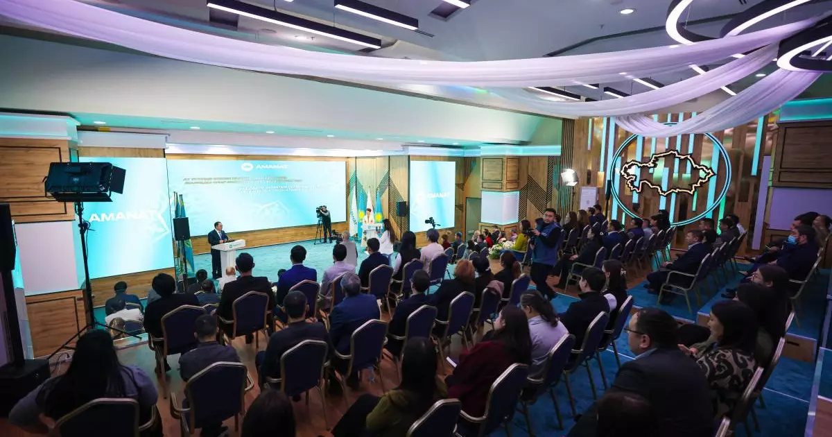  «AMANAT» партиясы Қытайдан Қазақстанға атпен жеткен ерлі-зайыптыға құрмет көрсетті 