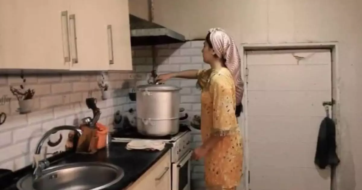  Сұмдық жағдай! Келін енесінің етінен манты жасап, көршілеріне берген 