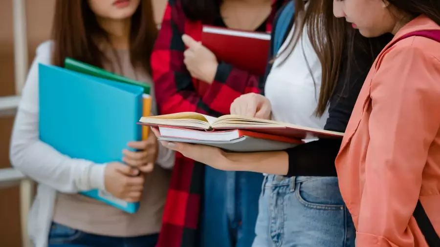 “Елімізде білім алатын шетелдік студенттер санын 100 мыңға жеткізу көзделіп отыр“ - Тоқаев