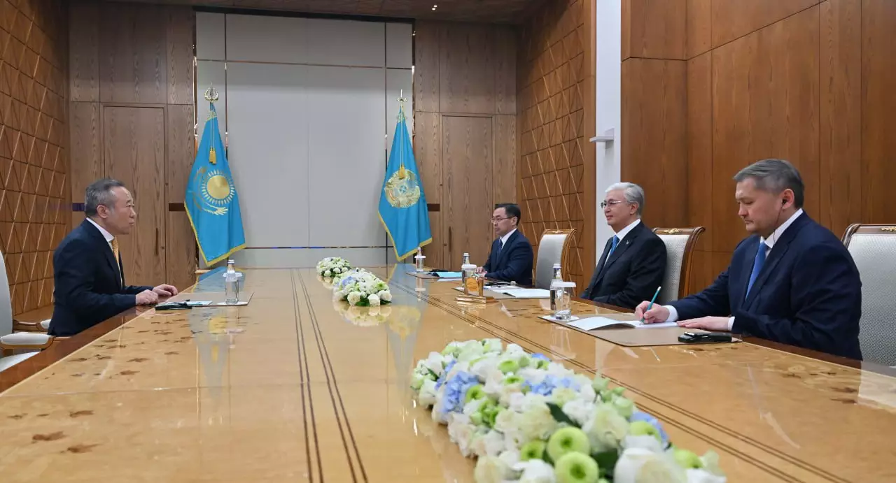 Глава государства принял президента Пекинского университета языка и культуры Дуань Пэна