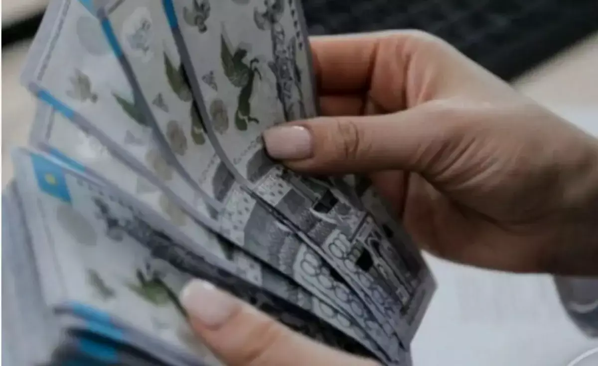 Почему банки любят невнимательность клиентов - хитрости кредитных договоров в Казахстане - новости на Lada.kz 31.10.2025