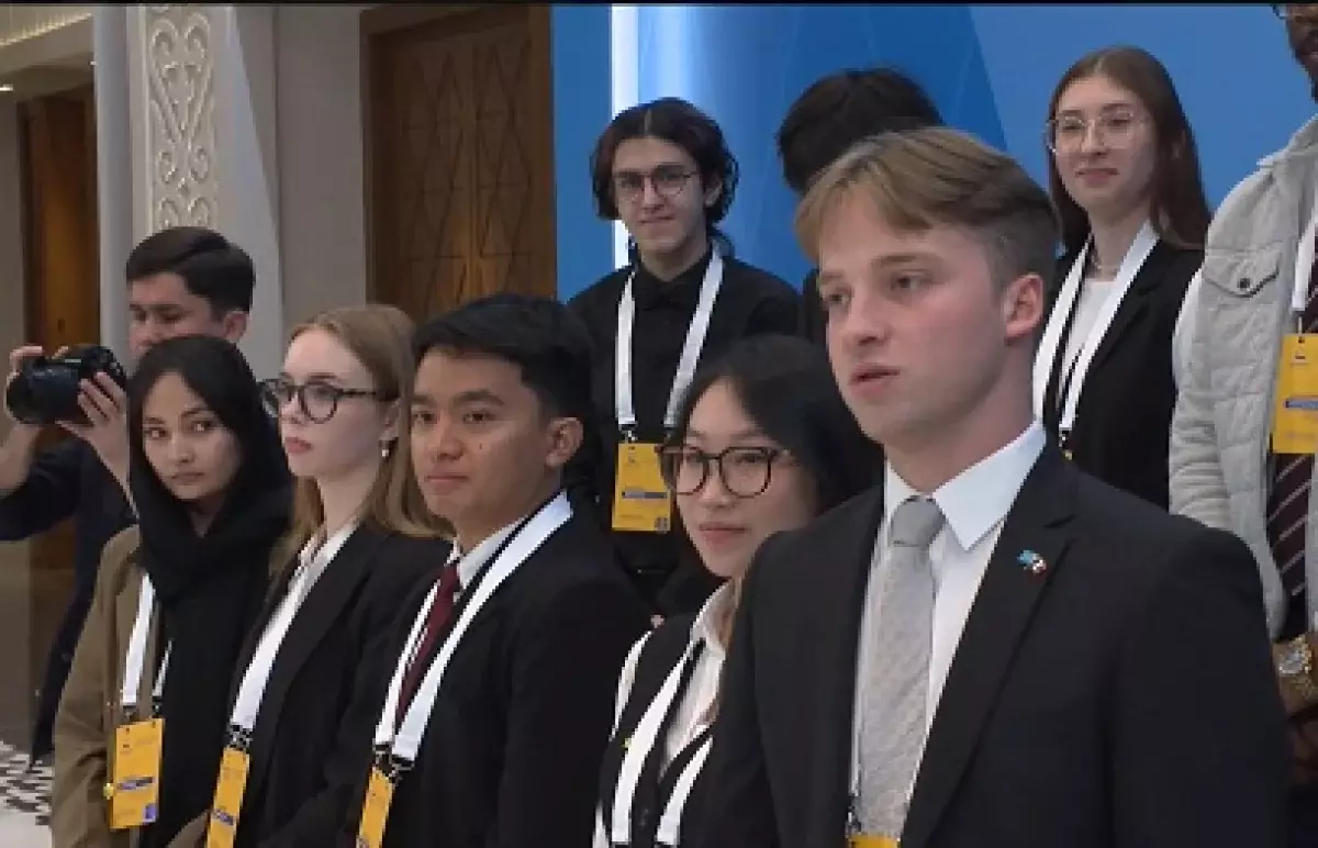 Иностранный студент КазНУ побеседовал с Президентом на казахском языке