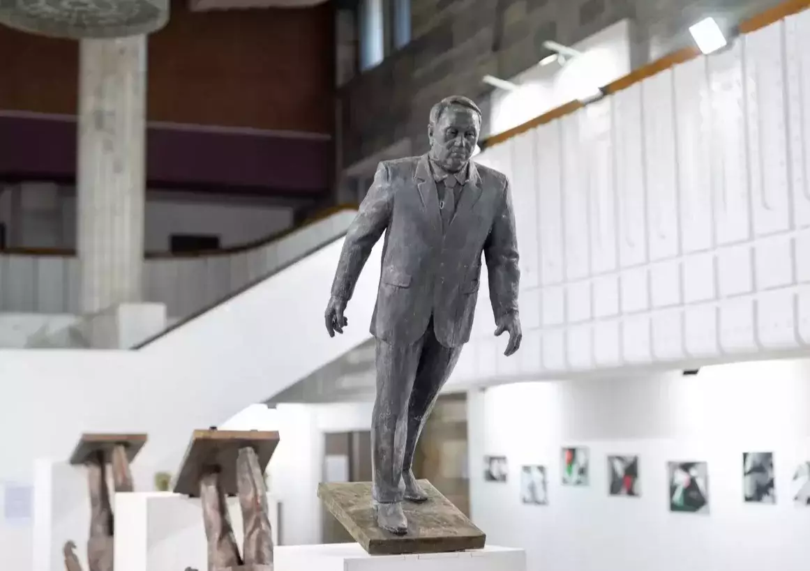 "Құлаған Назарбаев" Мәскеуге аттанды 