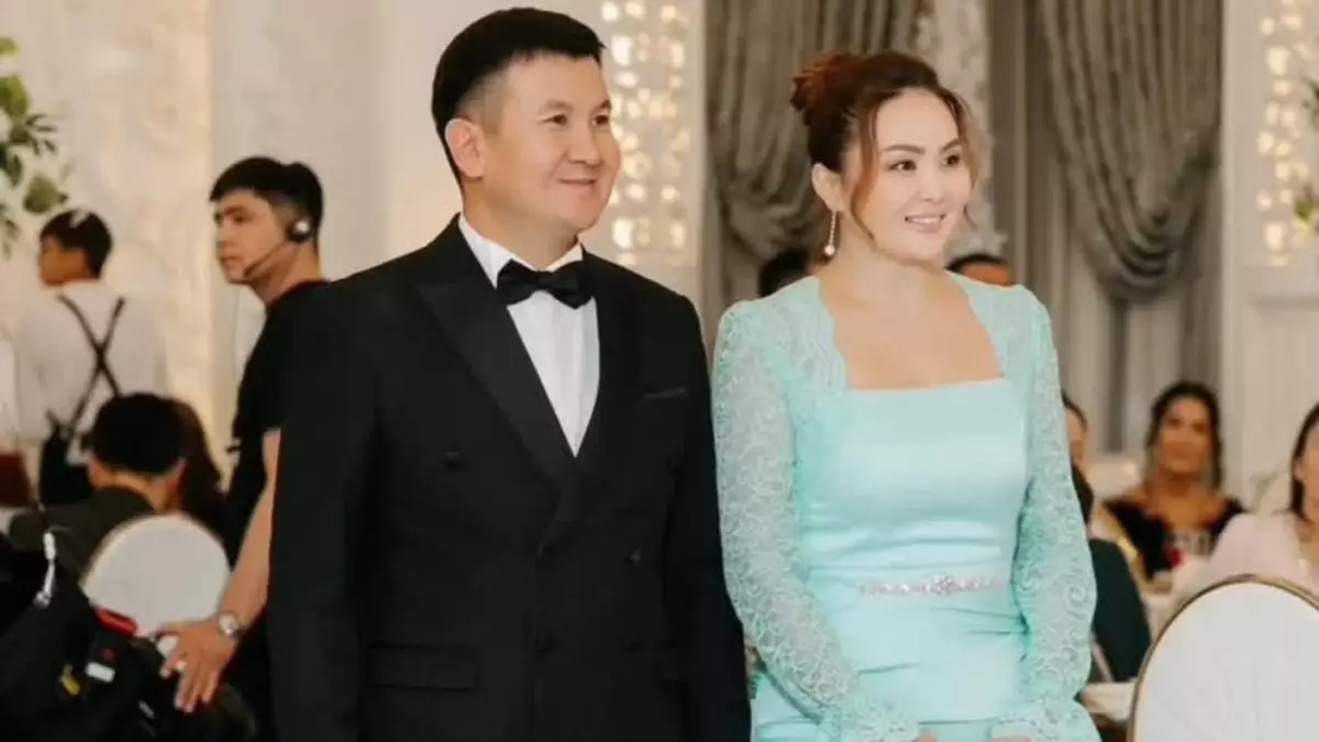 Төмен кесілген порно колготки