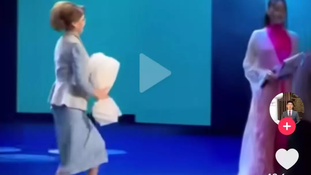 Танымал актрисаның артынан жүгірген министр жұрттың талқысына түсті