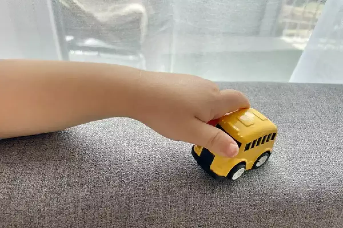 Түркістан облысында 1 жастағы бала темір болт жұтып қойды