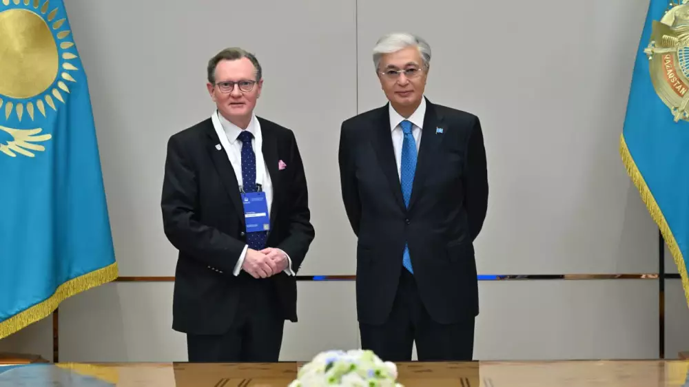 Тоқаев Queen’s University Belfast президентін қабылдады