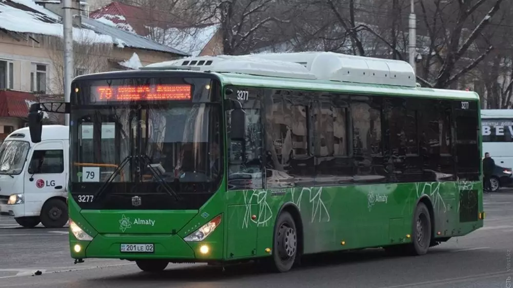 Алматыда автобус жаяу жүргіншіні қағып кетті