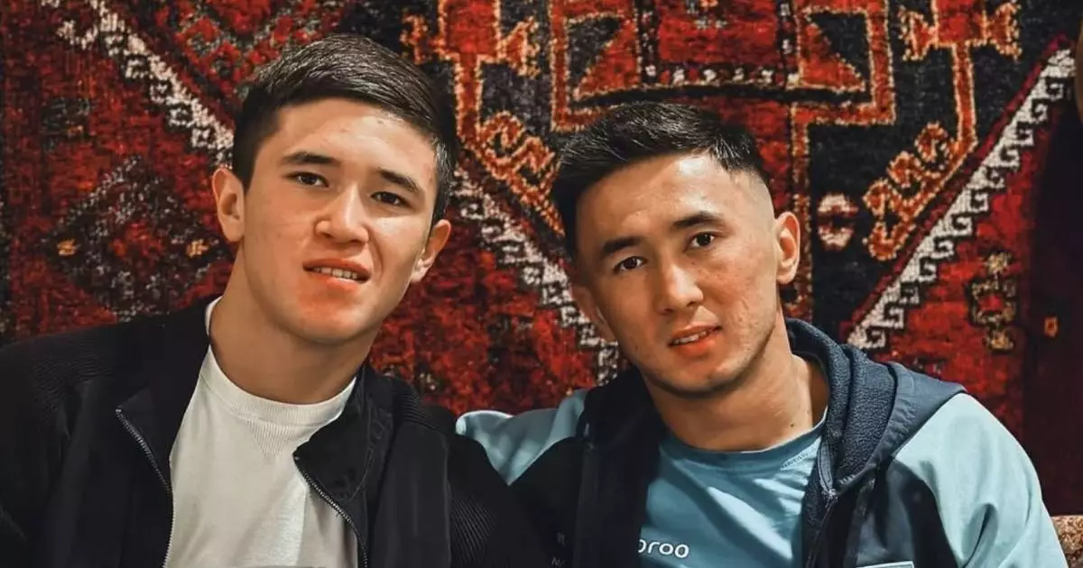  Әлем чемпиондары ағайынды Сабырхандарды әкелері сабап тастады (ВИДЕО) 