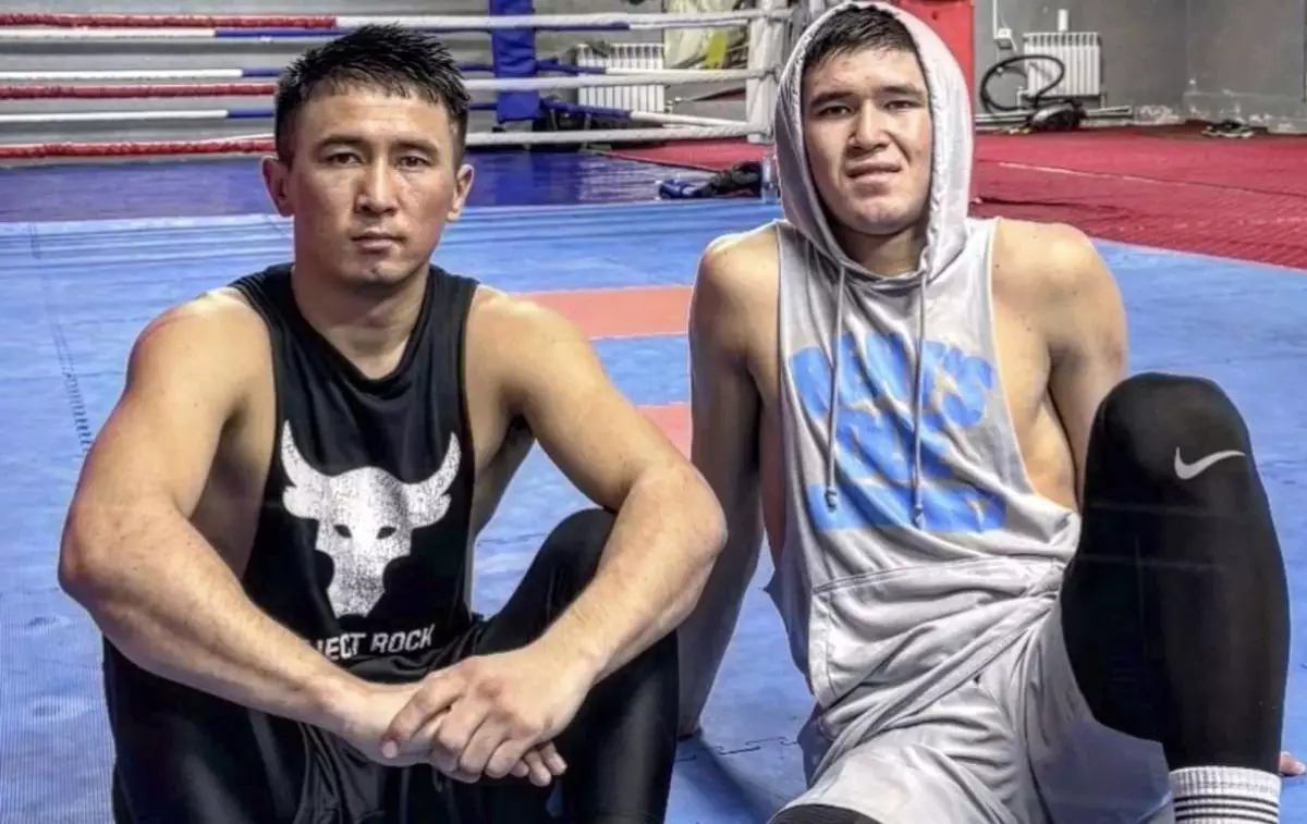 Ағайынды Сабырхандарды әкелері қамшымен сабап жаттықтырды (ВИДЕО)