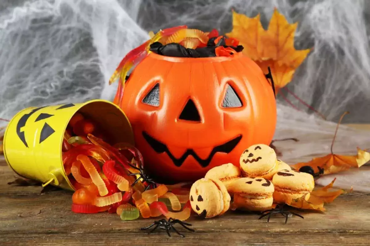 Тыквы и улыбки: как в Белом доме отпраздновали Хэллоуин с детьми