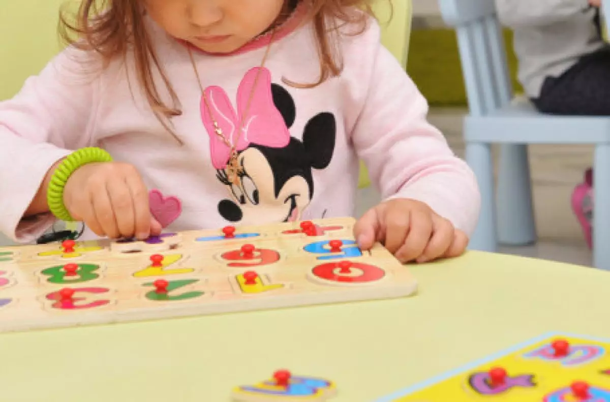 «Жыныс мүшесі қанап тұрды»: Оралдағы жекеменшік балабақшаға қатысты шу шықты